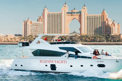 Dubai Marina: Yacht Tour with Optional Breakfast or BBQ
