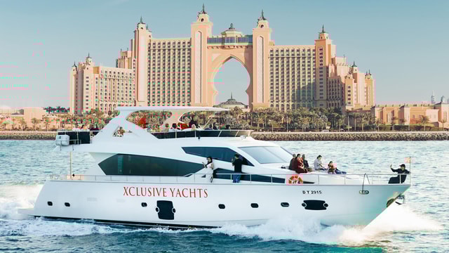 Dubai Marina: jachttocht met optioneel ontbijt of barbecue