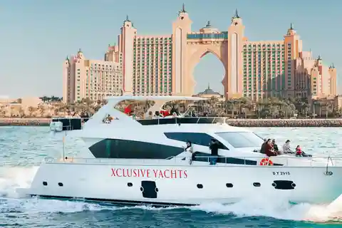 Dubai Marina: Yacht Tour with Optional Breakfast or BBQ