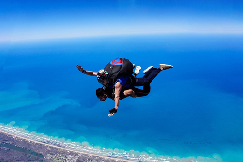 Adelaide: Tandem Skydiving Adventure over Goolwa12,000ft over Goolwa