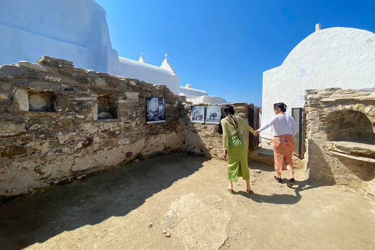 Mykonos: Old Town Private Treasure Hunt &amp; Tour w/ Food Stops