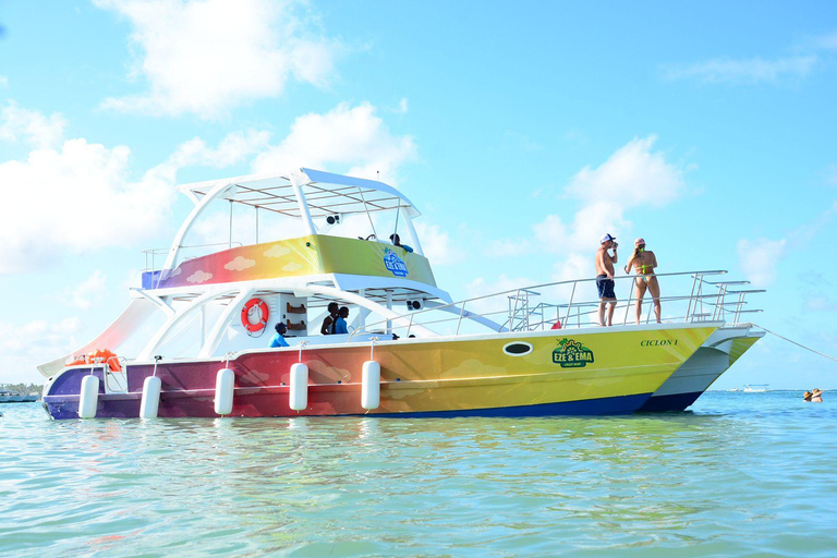 Punta Cana: Katamaran-Partyboot mit offener Bar und SnacksKatamaran Partyboot mit offener Bar in Punta Cana