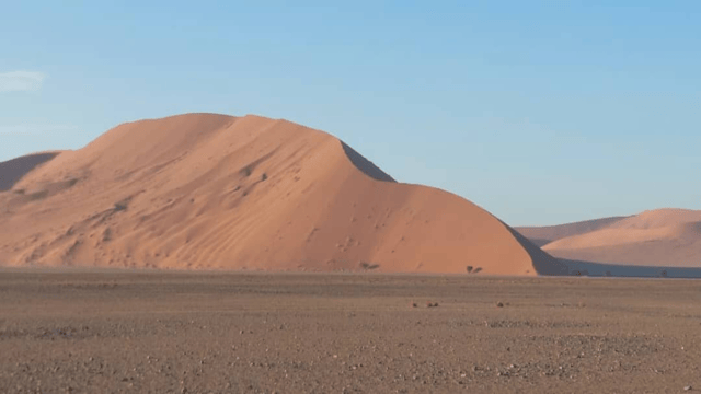 Swakopmund: Budget Sossusvlei Guided 2-Day Trip