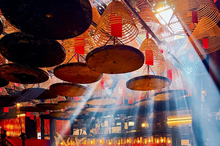 From Shenzhen: Hong Kong Heritage, Skyline & Harbour View Guide for other languages