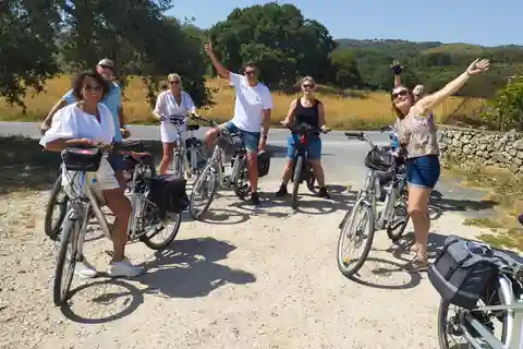 Tour guidato in e-bike alla Gola di Myli con pranzo incluso