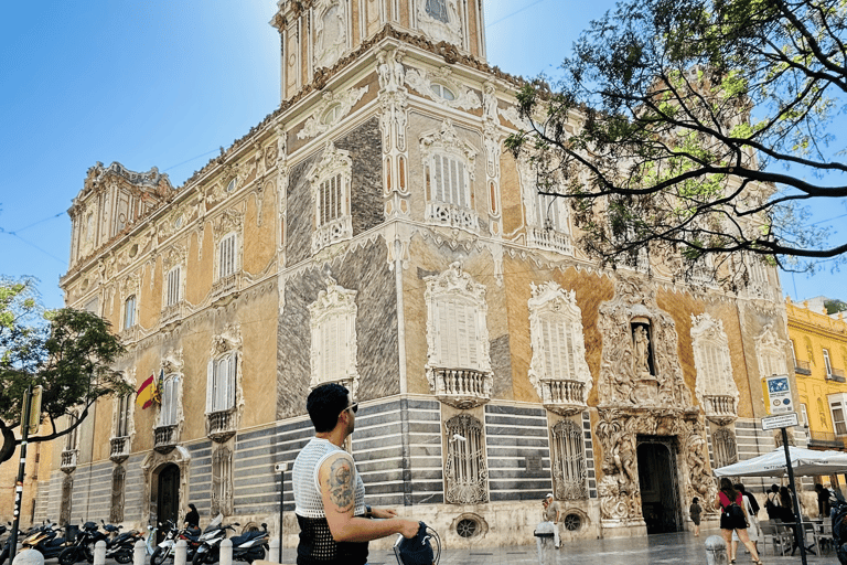 Passeio de bicicleta em Valência: Do centro histórico às maravilhas modernasPasseio de bicicleta, centro histórico e museu de artes e ciências