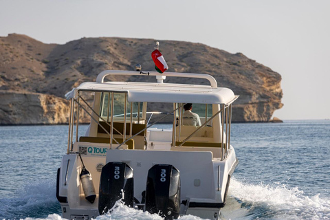 Muscat: Tour di osservazione dei delfini e snorkeling