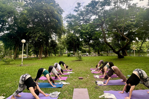 Bangkok: Ochtendyoga voor alle niveaus in Lumphini ParkBangkok: Yoga voor alle niveaus in het Lumphini Park