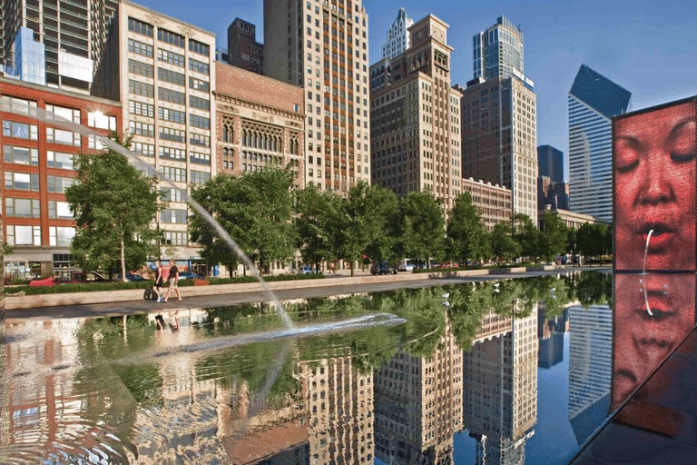 Chicago Downtown Highlights Private Tour zu FußChicago Downtown Highlights Private Walking Tour