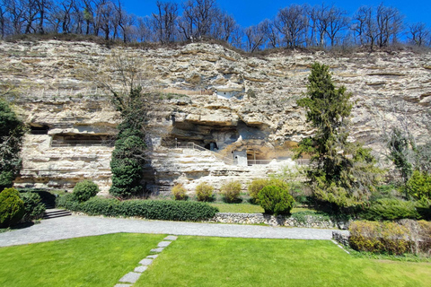 Varna: Winery Tour with Tasting & Aladzha Rock Monastery