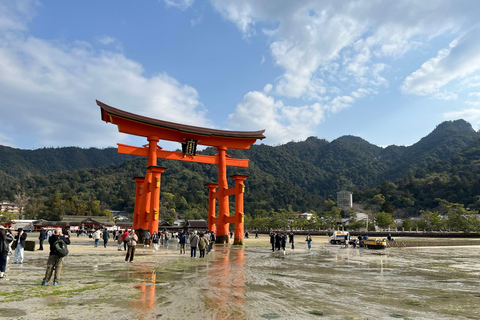 Hiroshima: tour to Peace Memorial Park and Miyajima IslandHiroshima: people with JR Passes or bullet train tickets