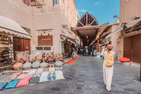 Dubai: rondleiding door de oude binnenstad met soeks, proeverijen en boottochtDubai: verken het oude Dubai, de souks, de kreken en het streetfood