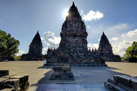 Borobudur klättring till toppen och Prambanan guidad tur