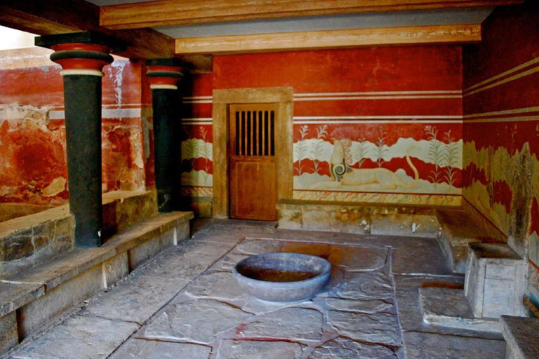 Palais minoen et musée archéologique de Knossos depuis Héraklion