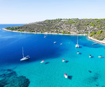 Trogir: Blue Lagoon, Maslinica, and Solinska Bay Boat Tour