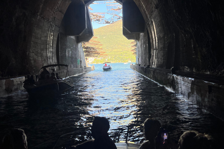 Paraíso Azul: recorrido en barco por la cueva Azul y la bahía de Kotor