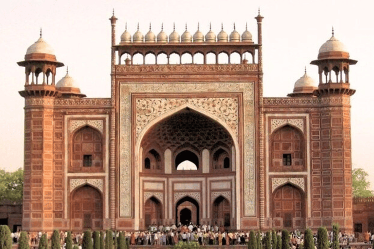 Vanuit Delhi: Agra City Overnachting en Taj Mahal-tour met de autoTour zonder accommodatie (alleen auto met chauffeur + gids)