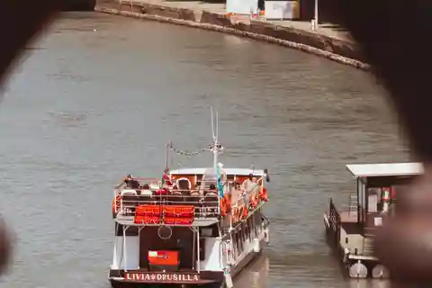Rome: Tiber River Hop-On Hop-Off Boat Tour Ticket