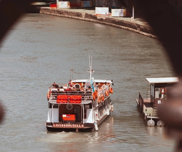 Rome: Tiber River Hop-On Hop-Off Boat Tour Ticket