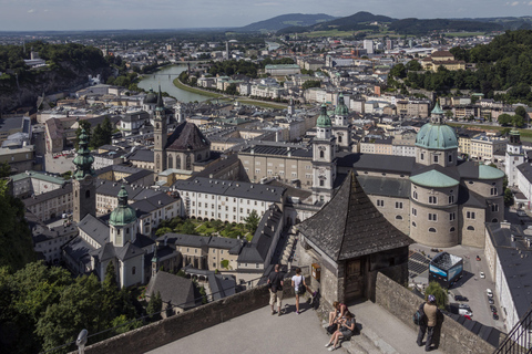 Salzburg: Guided Walking Tour with Mirabell Gardens
