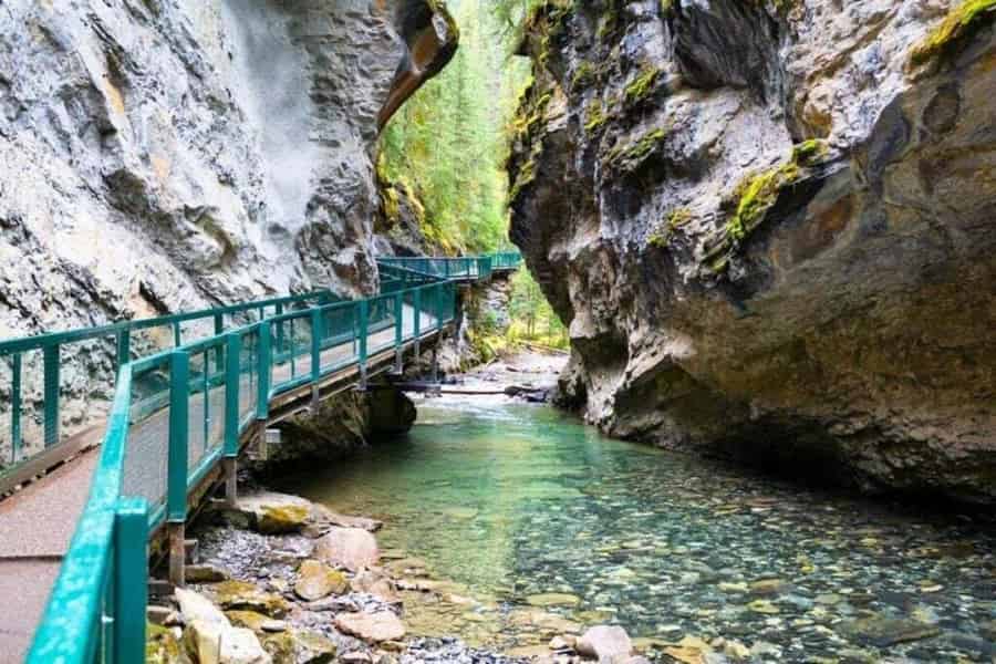 Ab Calgary: Moraine Lake, Johnston Canyon, Lake Louise, Emerald. Foto: GetYourGuide Ab Calgary: Moraine Lake, Johnston Canyon, Lake Louise, Emerald. Foto: GetYourGuide