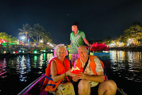 Hoi An/Da Nang: Private Lantern Boat With Release Lantern Hoi An/Da Nang: Private Lantern Boat With Realese Lantern