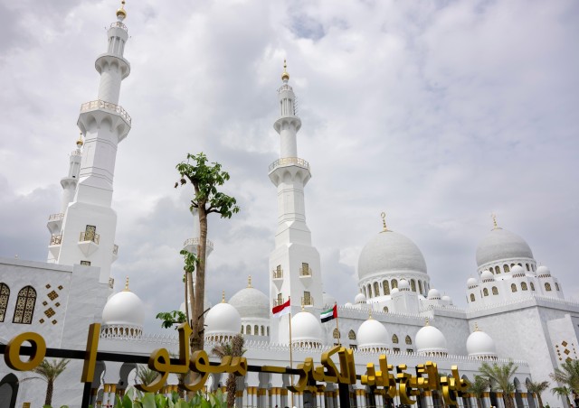 From Dubai: Abu Dhabi Grand Mosque, Dates, Heritage, Palaces