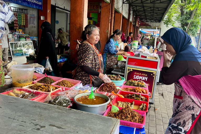 Yogyakarta: Morning Breakfast and Market Experience Morning Breakfast and Market Experience with Walking Tour