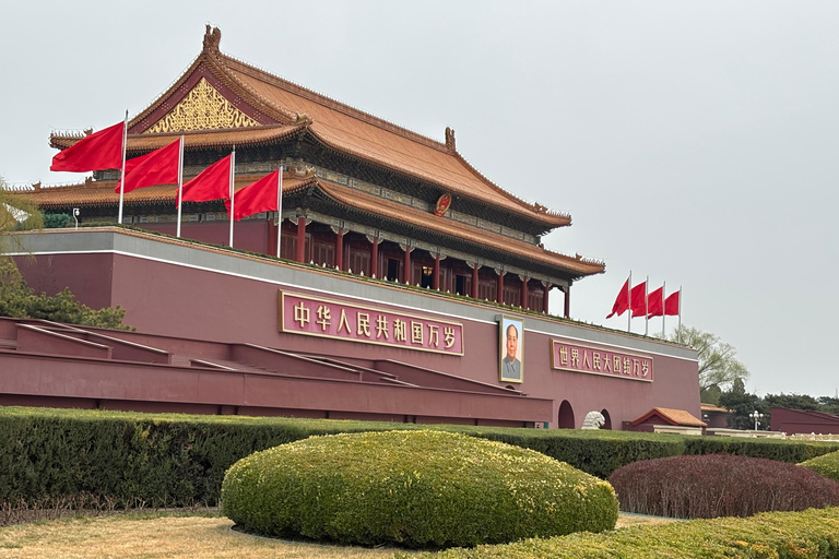 Beijing: Tiananmen Square & Great Wall Private Tour Russian-speaking tour guide