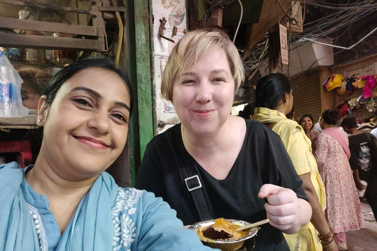 德里：女性导游陪同的旧德里豪华之旅与嘟嘟车体验德里：老德里奢华之旅（女导游陪同，嘟嘟车接送）