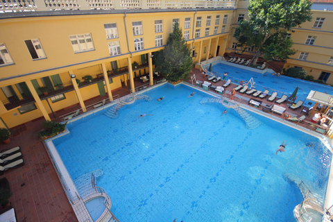 Budapest Super Saver: Spa, Basilica Tour, and Danube Cruise