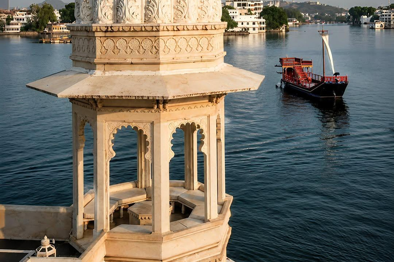 Udaipur 4-Hour Local Sightseeing by Tuk-Tuk Udaipur 8-Hour Local Sightseeing by Tuk-Tuk with Guide