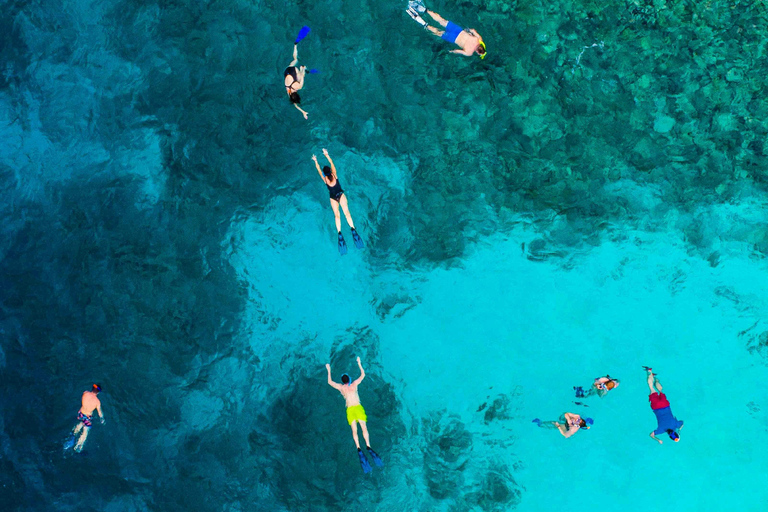 Sorrento: Passeio de iate por Capri e Gruta Azul com mergulho com snorkel