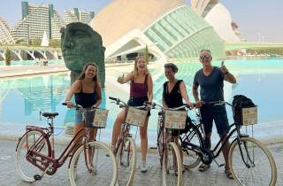 Valencia: Private Stadtführung mit Fahrrad, E-Bike und E-Scooter