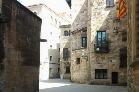 Barcelona: Legends-wandeltocht door de gotische wijk met tapasBarcelona: Myths and Legends Tour of the Gothic Quarter