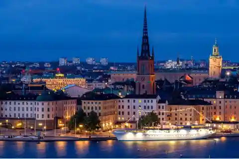 Stockholm: Guidad tur med båt i skärgården till Vaxholm och Kastellet