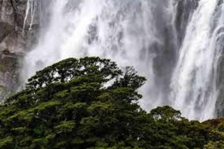 Nairobi: Kerurumo Waterfalls Day Trip with Picnic