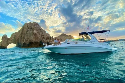 Tour particular em iate em Cabos, atividades aquáticas, almoço e bebidas