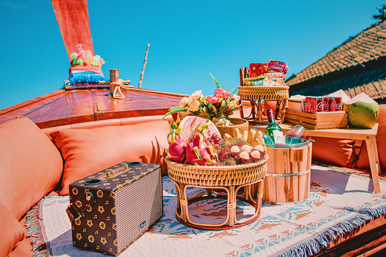 Phuket : Excursion privée en bateau de luxe dans la baie de Phang NgaBateau de luxe de l'époque à partir de Phuket