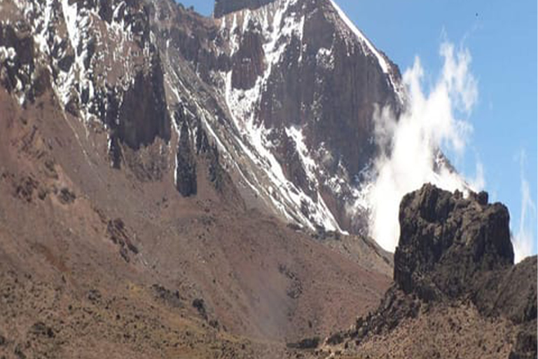 6 أيام في كليمنجارو للمشي لمسافات طويلة على طريق مارانغو، قمة أوهورو