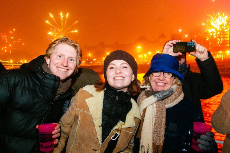 Budapest: New Year Boat Party Cruises with Unlimited DrinksSip &amp; Sail New Year&#039;s Day Premium Package