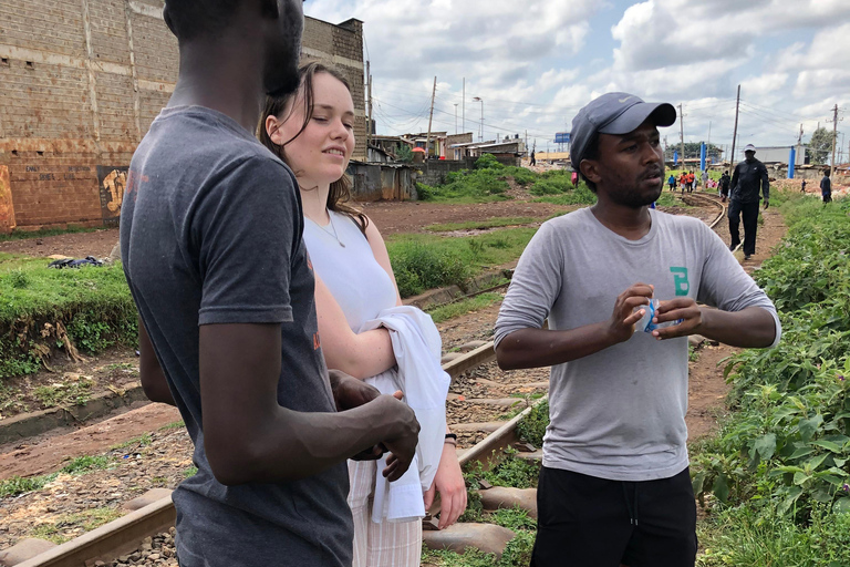 passeio pela vibrante favela de Kibera