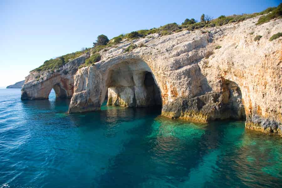 Kefalonia: Bootsfahrt Zakynthos Shipwreck & Blaue Grotten – Alykanas. Foto: GetYourGuide Kefalonia: Bootsfahrt Zakynthos Shipwreck & Blaue Grotten – Alykanas. Foto: GetYourGuide