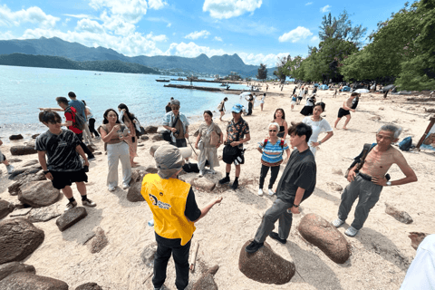 Hong-Kong: Island-Hopping Volcanic Rocks Yacht Tour + Snacks