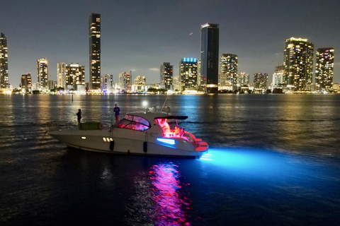 Miami: Private Yacht Charter with Drinks 2-Hour Charter