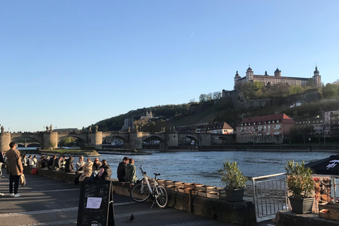 Guided tour of Würzburg Old Town with wine tasting on the old Main Bridge Guided tour of the old town with wine tasting on the old Main Bridge (German)