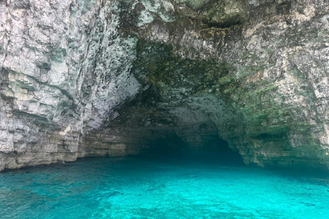 Comino: Passeios de barco particulares, paradas para nadar e passeios pelas cavernasComino: Passeios de barco particulares, paradas para natação e passeios em cavernas