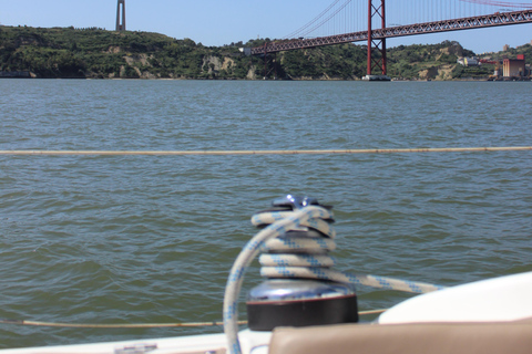Lisbon Sunset Boat Tour–Golden Hour Cruise w/ Welcome Drink