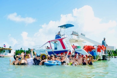 Catamaran privé Crusie, plongée en apnée, déjeuner et toboggan aquatiqueVisite privée exclusive pour vous et votre groupe (jusqu'à 95 personnes)