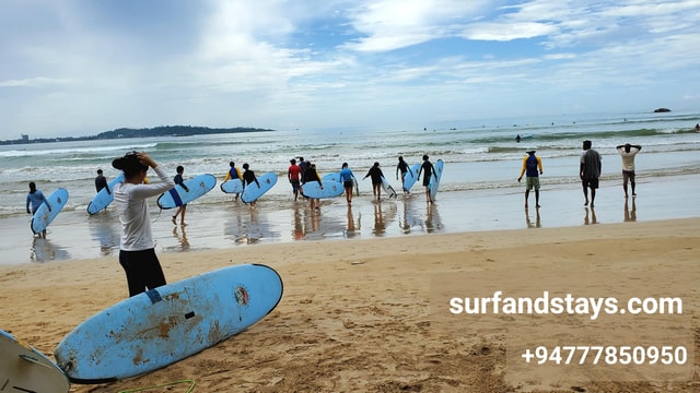 Surfen & Logeren: Privéles surfen in Weligama